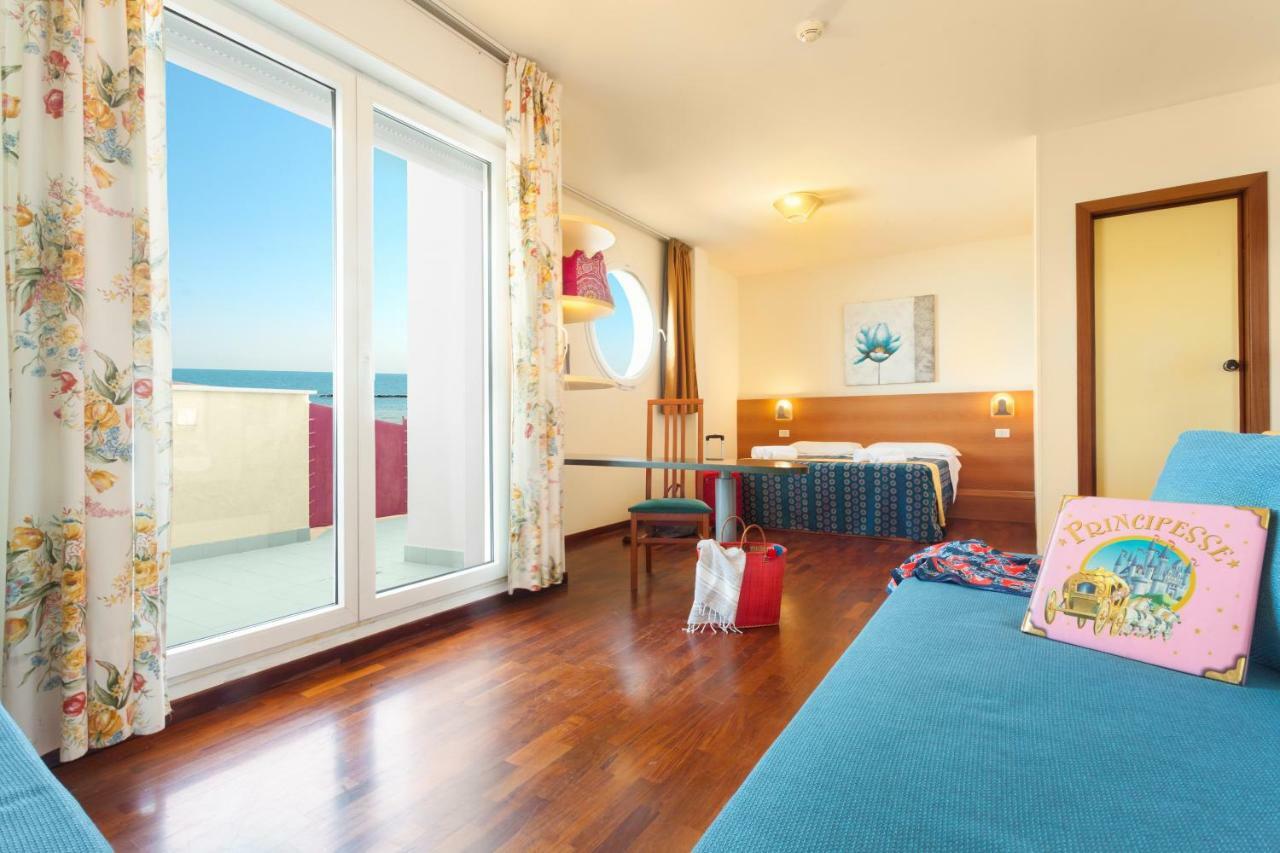 Hotel Atlantic Vista Mare بيزارو المظهر الخارجي الصورة